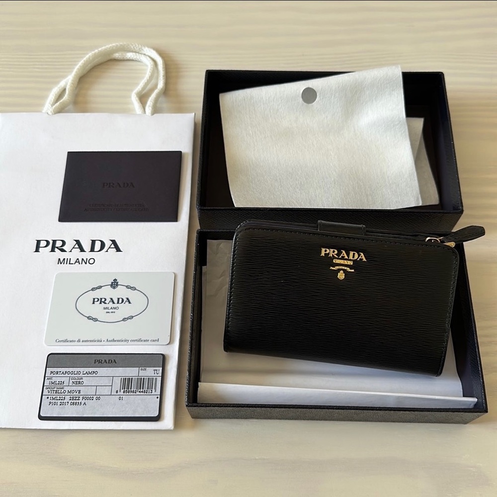 Authenic PRADA Wallet Portafoglio Lampo